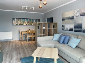 Living area - Beautiful and Bright Apartment (Predeal)