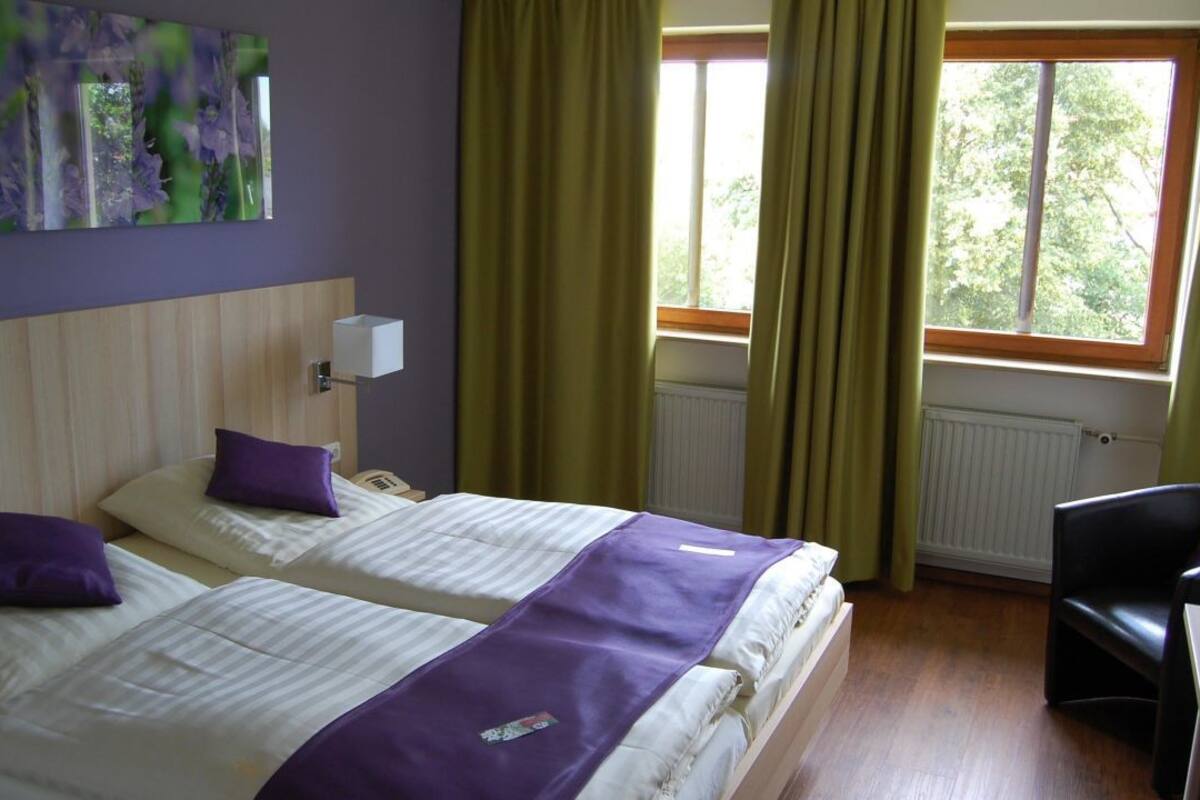 double room | desk, free wifi, bed sheets