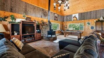 TV, fireplace, stereo