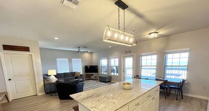 Pohja ylös - laituri, jääkone ja kauniit auringonlaskunäkymät!