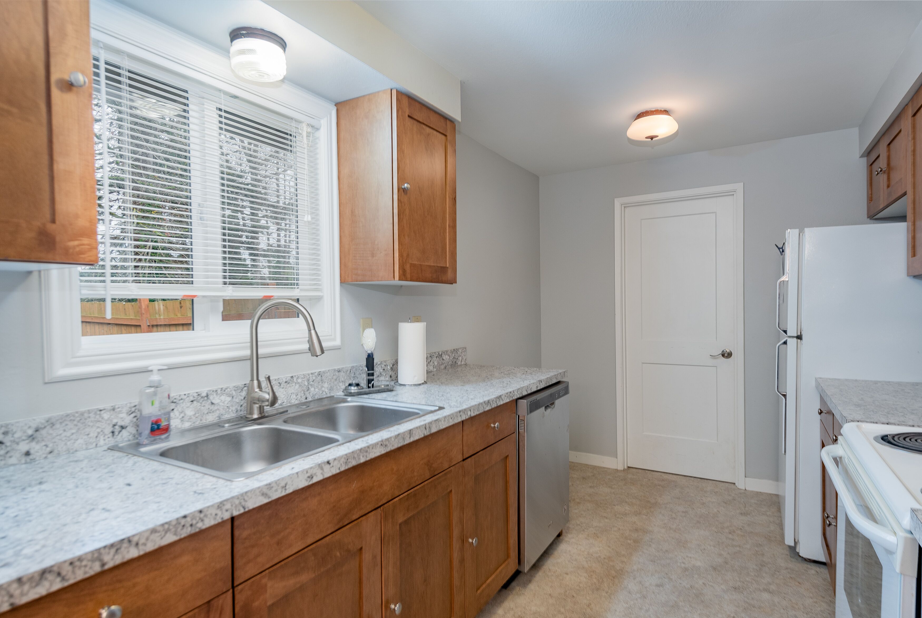 冰箱、微波炉、烤箱、炉灶