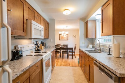 Minutos al aeropuerto, el paseo marítimo y el centro Capacidad para 6 personas