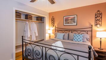 3 chambres, fer et planche à repasser, Wi-Fi gratuit, draps fournis