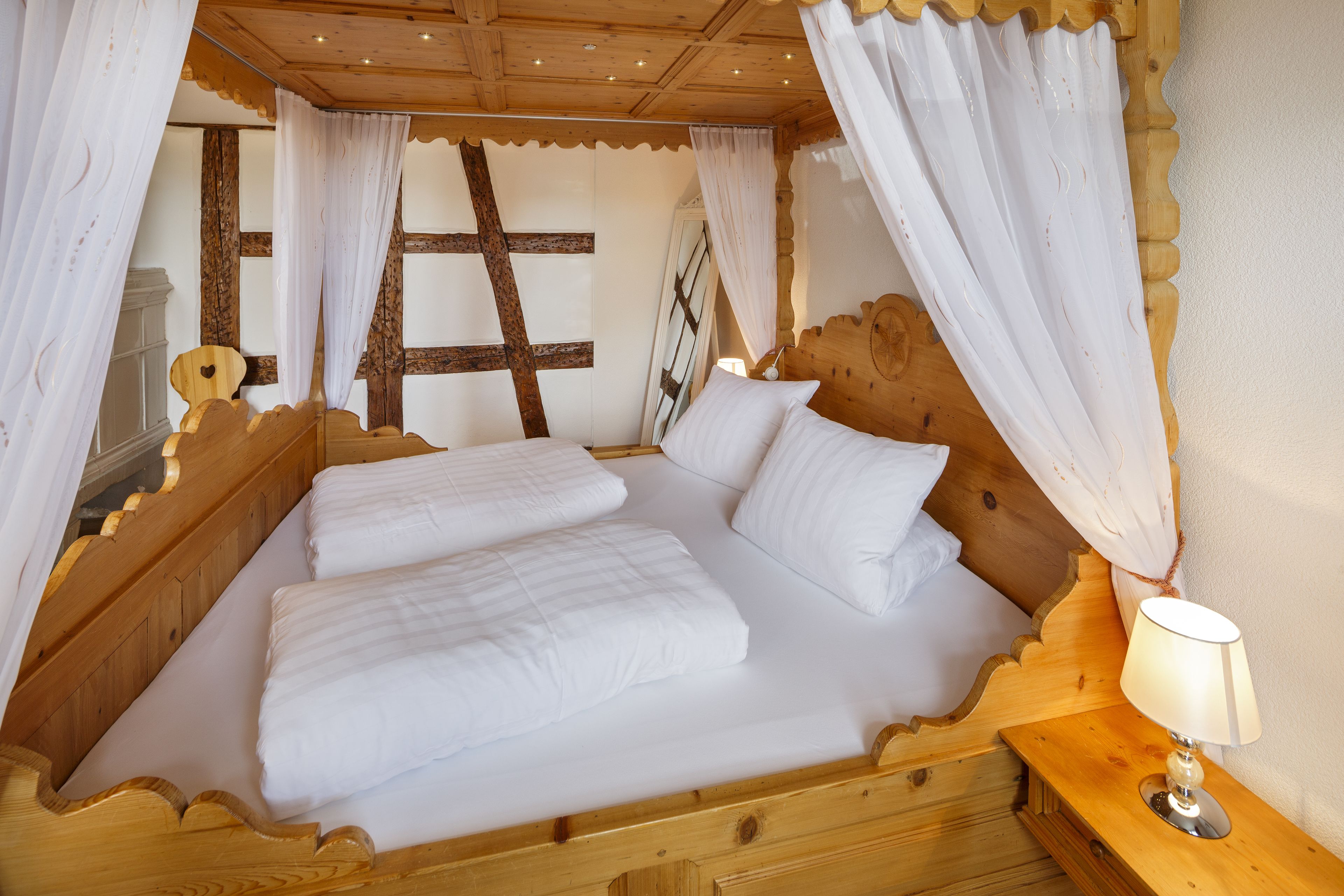 トラディショナル ダブルルーム | 高級寝具、セーフティボックス (室内)、デスク、遮光カーテン