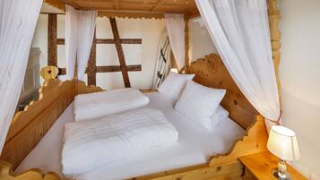 Traditional Double Room | Premium bedding, in-room safe, desk, blackout curtains