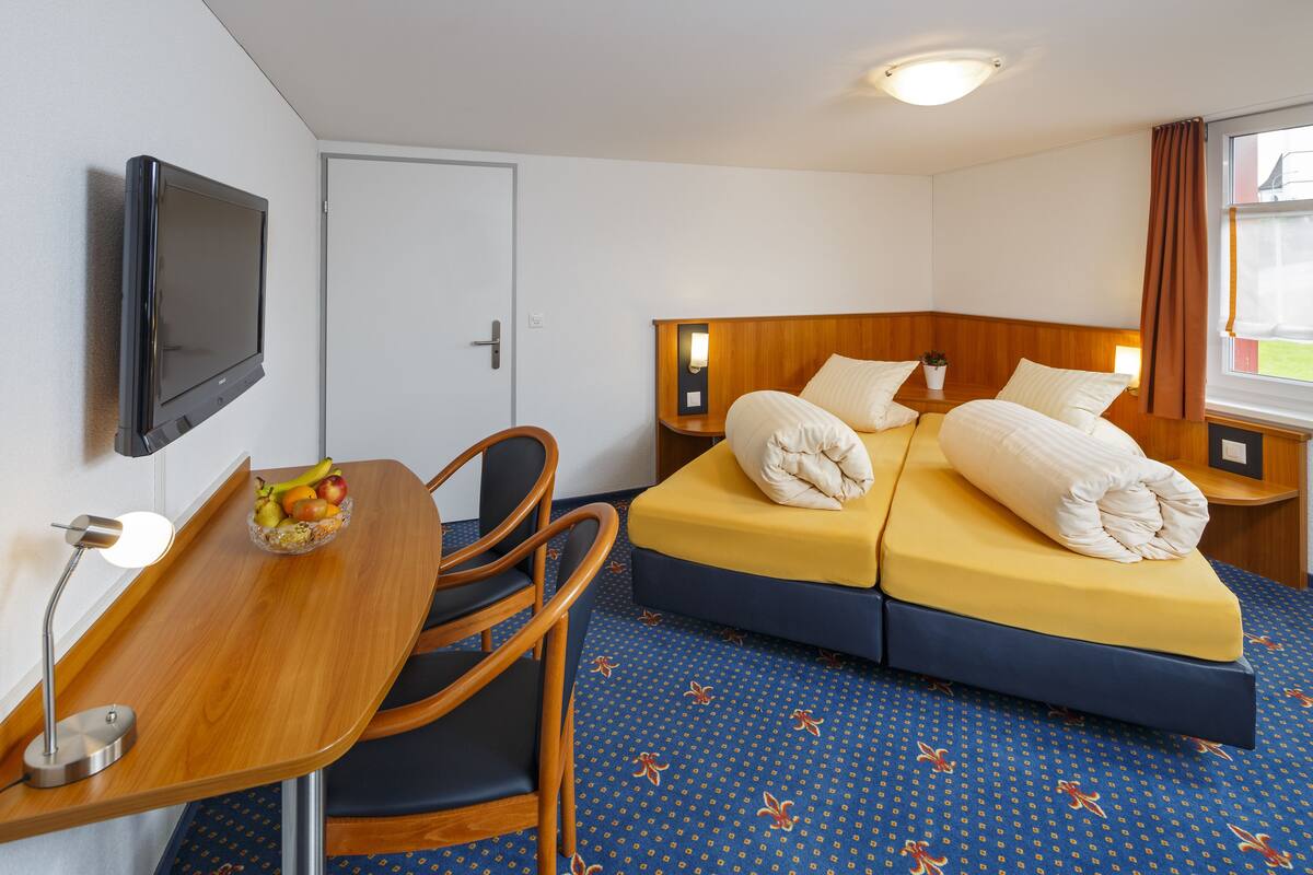 Double Room, Garden View | Premium bedding, in-room safe, desk, blackout drapes
