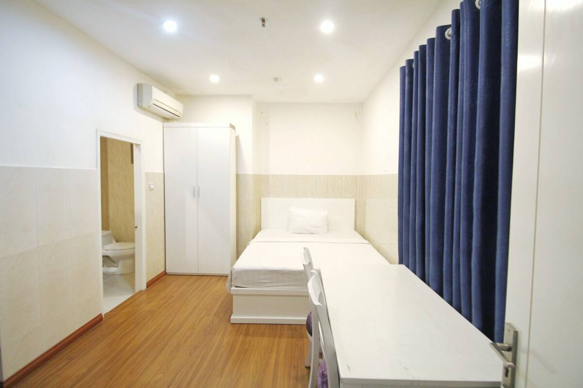 Deluxe Studio | Premium bedding, pillowtop beds, in-room safe, individually furnished