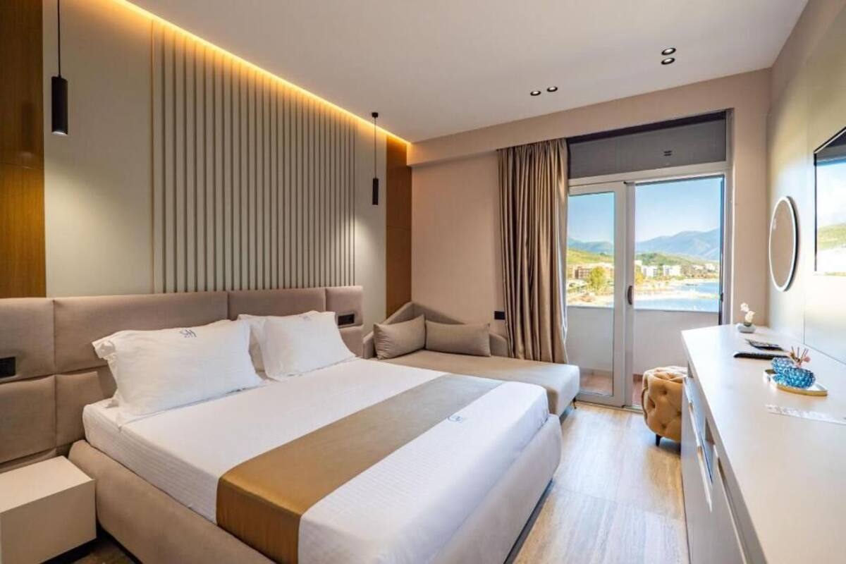 Minibar, in-room safe, desk, free WiFi