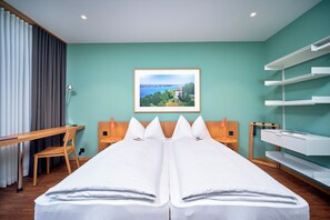 Ropa de cama hipoalergénica, escritorio y cortinas blackout 