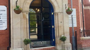 Property entrance - Kings Park Hotel (Retford)