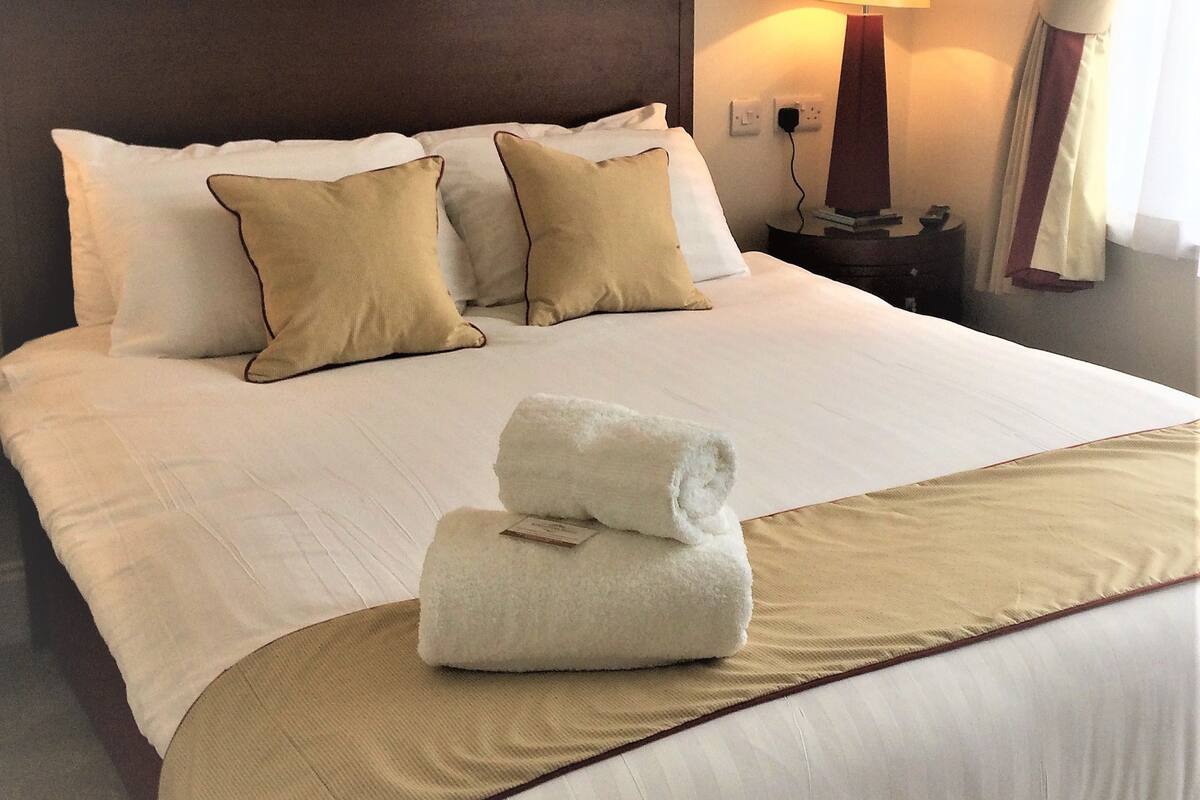 Habitación Deluxe | Escritorio, insonorización, wifi gratis y ropa de cama