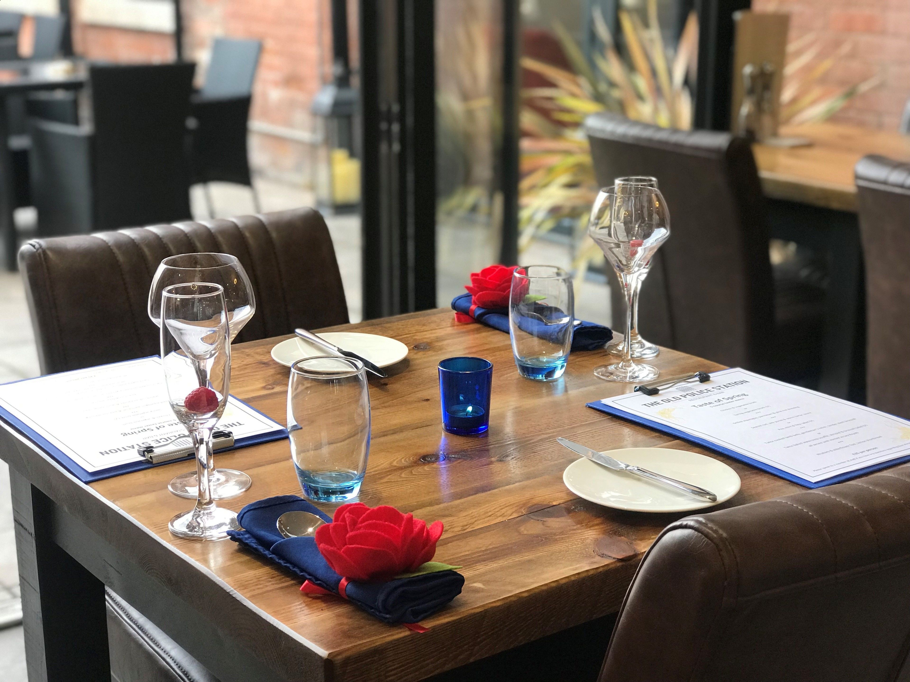 breakfast, lunch, dinner served; british cuisine