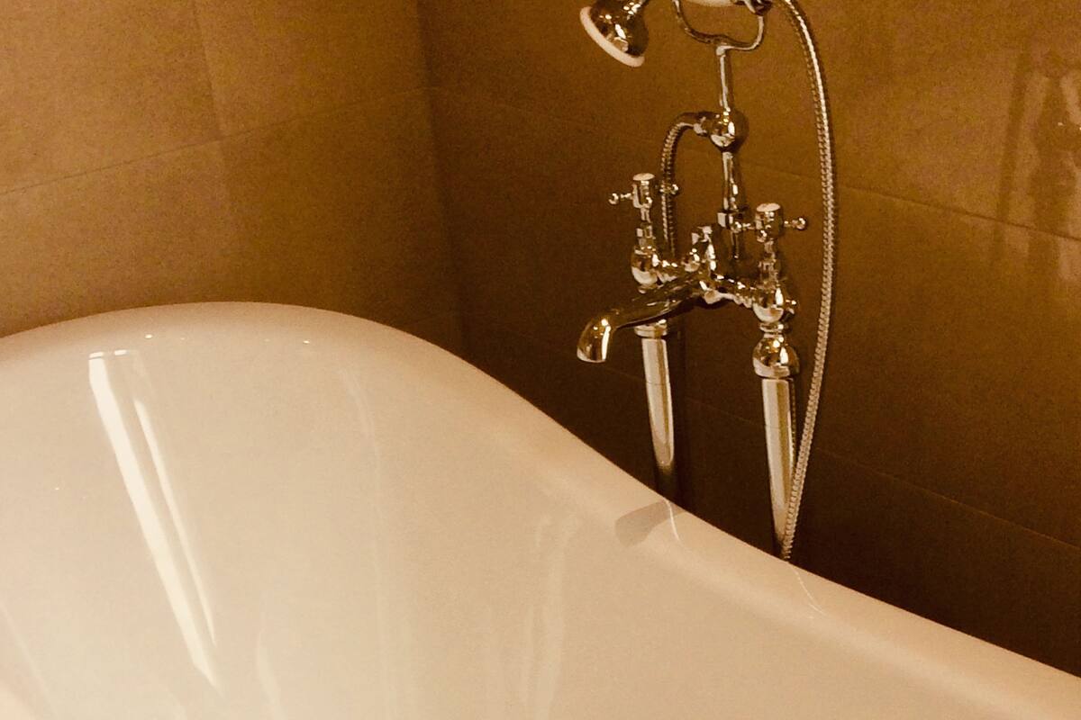 super king | deep-soaking bathtub