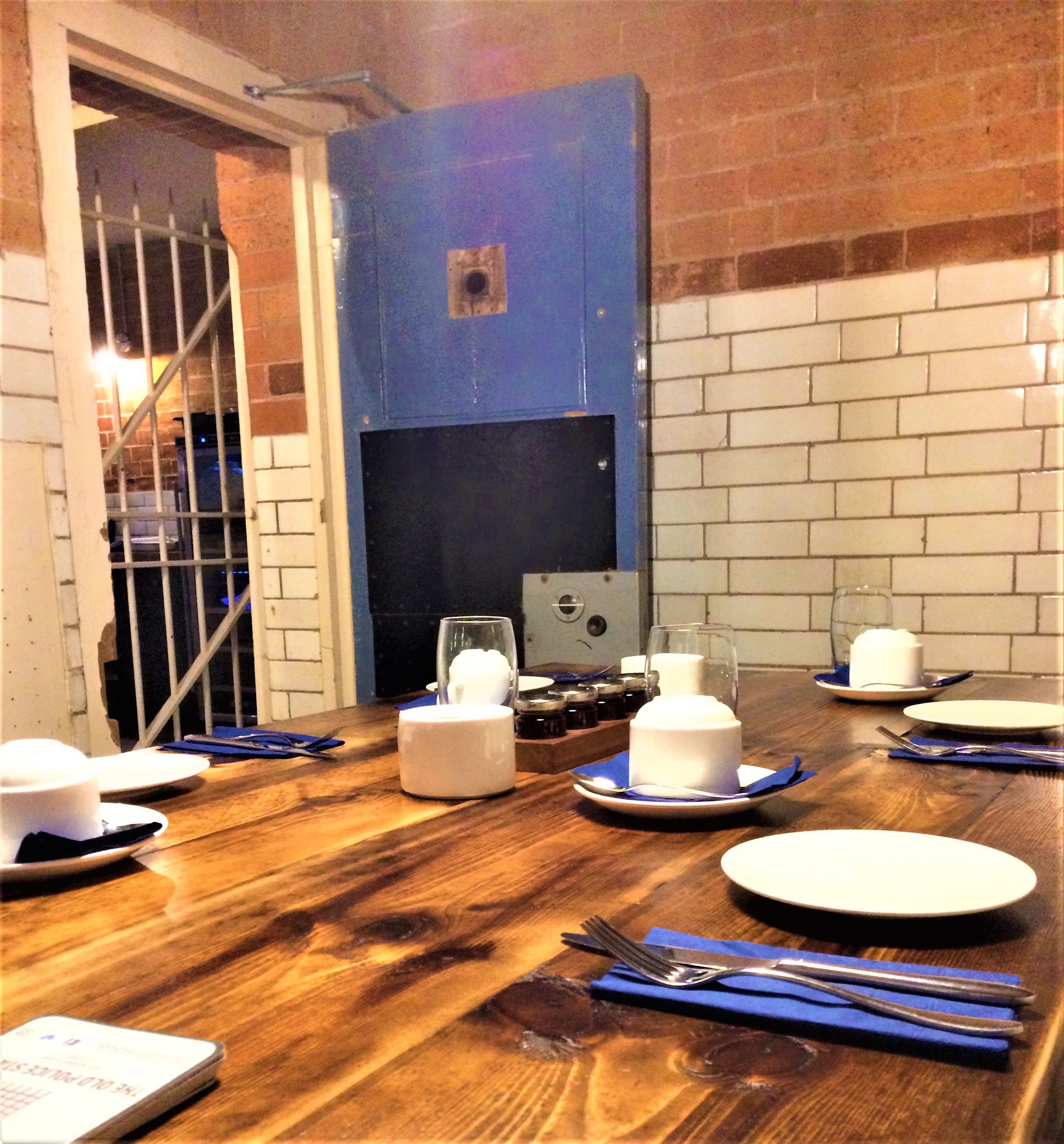 breakfast, lunch, dinner served; british cuisine