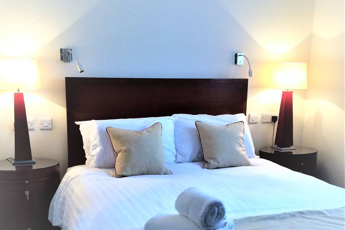 Habitación doble Deluxe | Escritorio, insonorización, wifi gratis y ropa de cama
