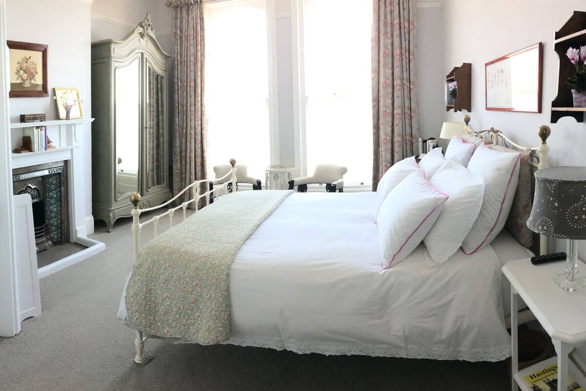 Superior King Room | Ropa de cama de alta calidad, edredón y camas con pillow-top