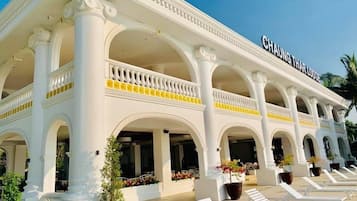 المنشأة من الخارج