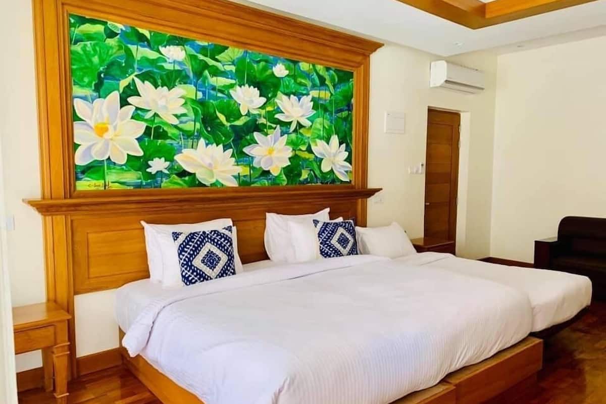 Familjesvit - privat pool | 1 sovrum, minibar, skrivbord och gratis wi-fi