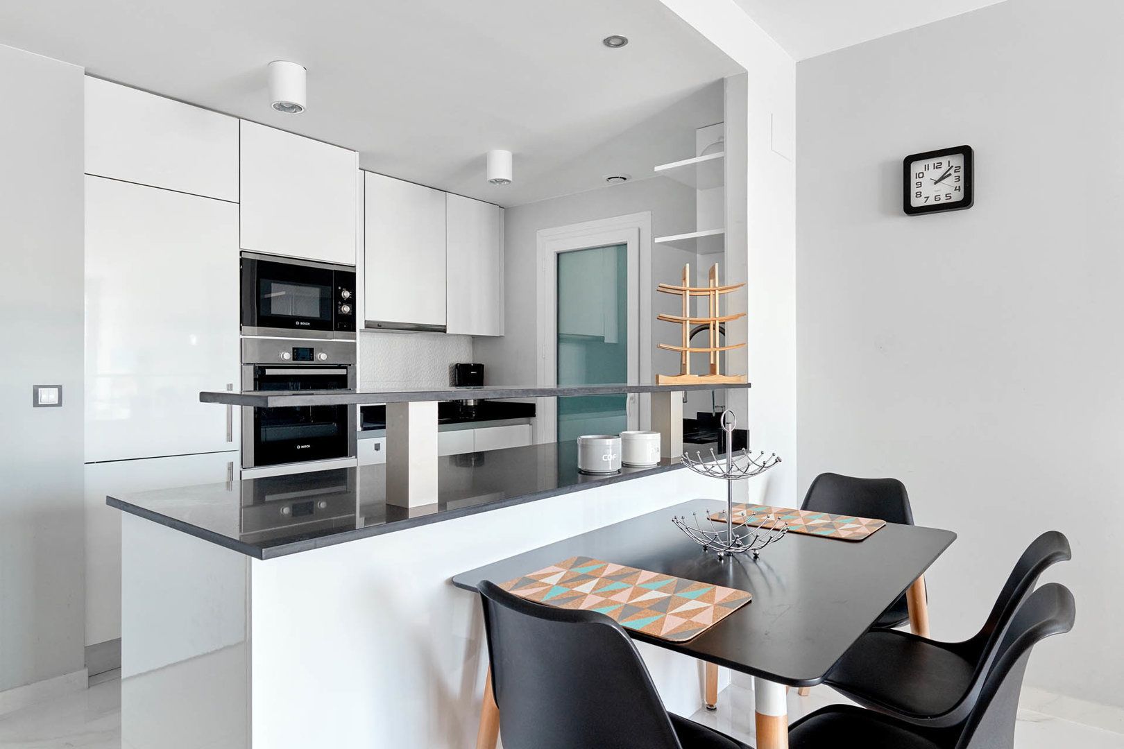 apartment, 2 bedrooms, sea view | private kitchen | full-sized fridge, microwave, oven, stovetop