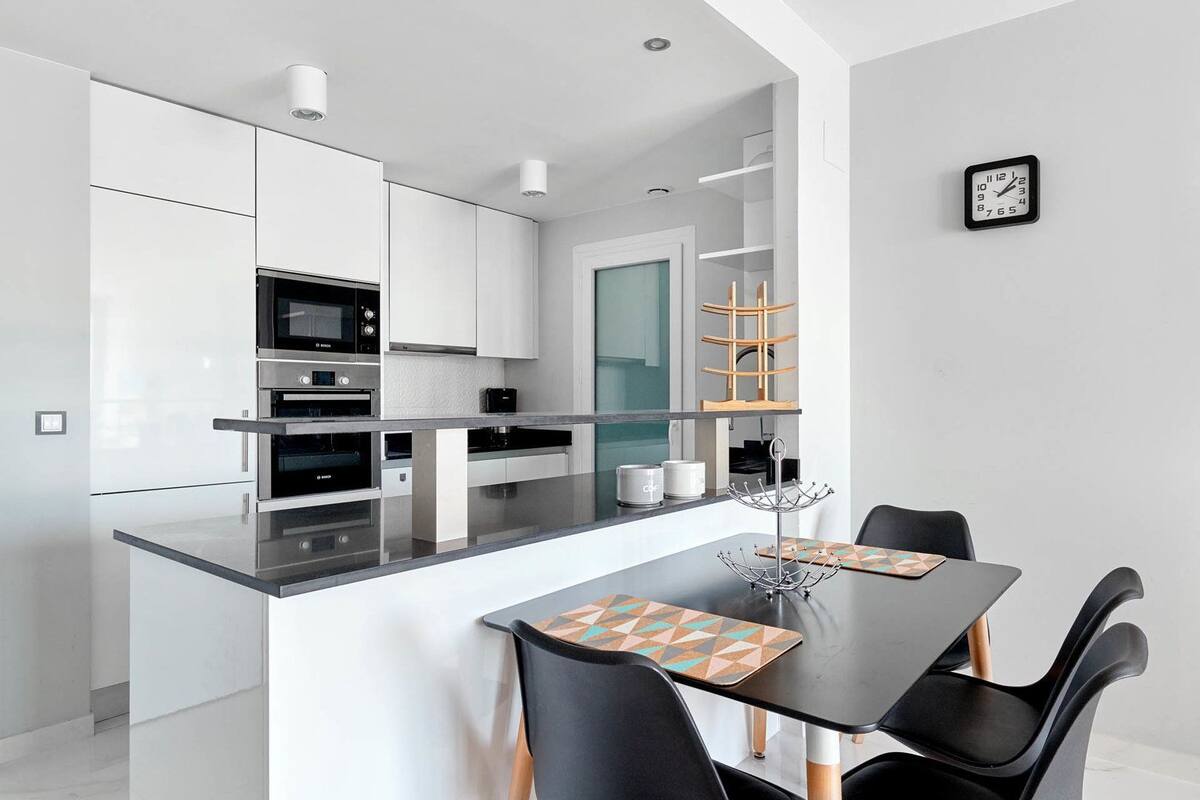 apartment, 2 bedrooms, sea view | private kitchen | full-sized fridge, microwave, oven, stovetop