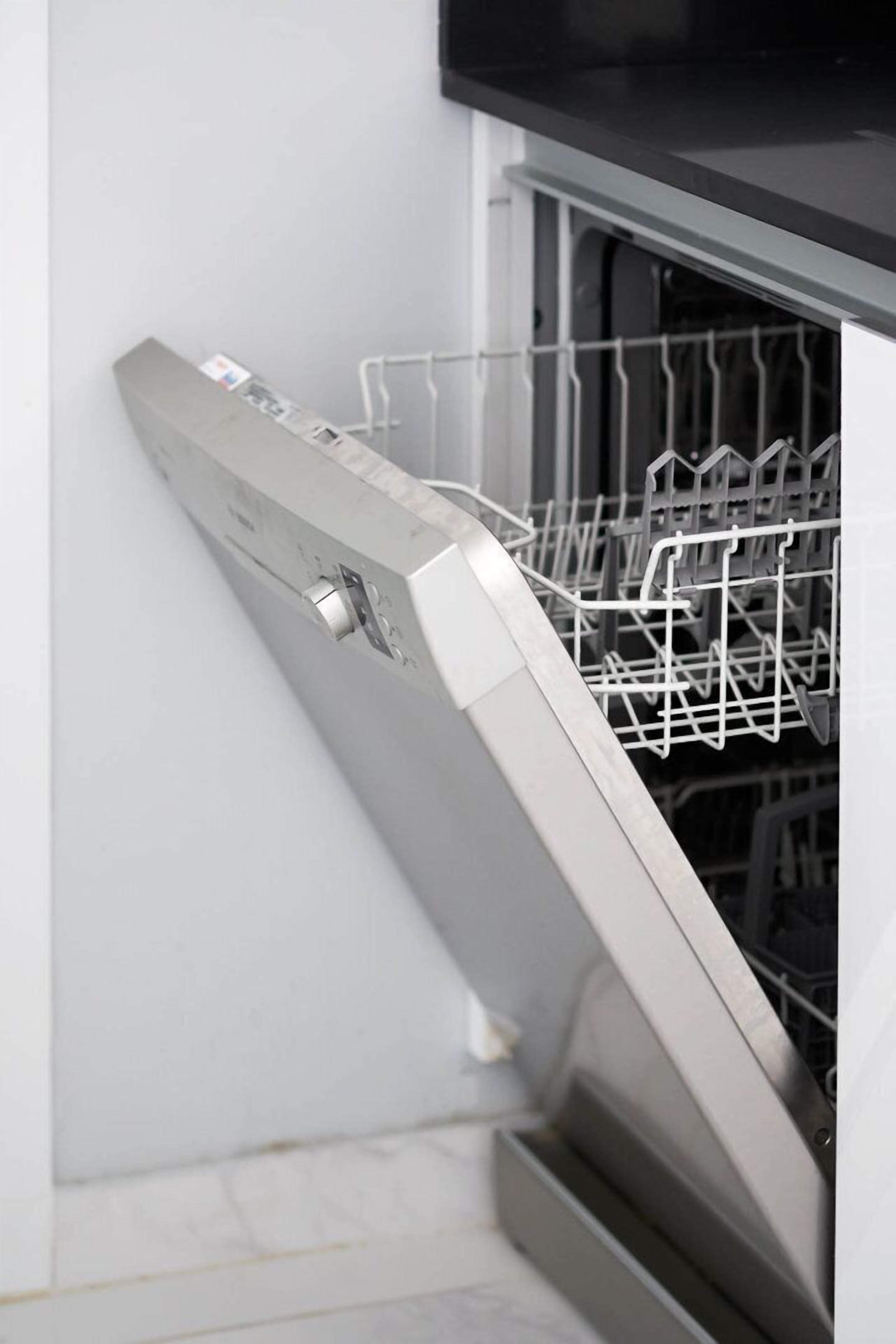 apartment, 2 bedrooms, sea view | private kitchen | full-sized fridge, microwave, oven, stovetop