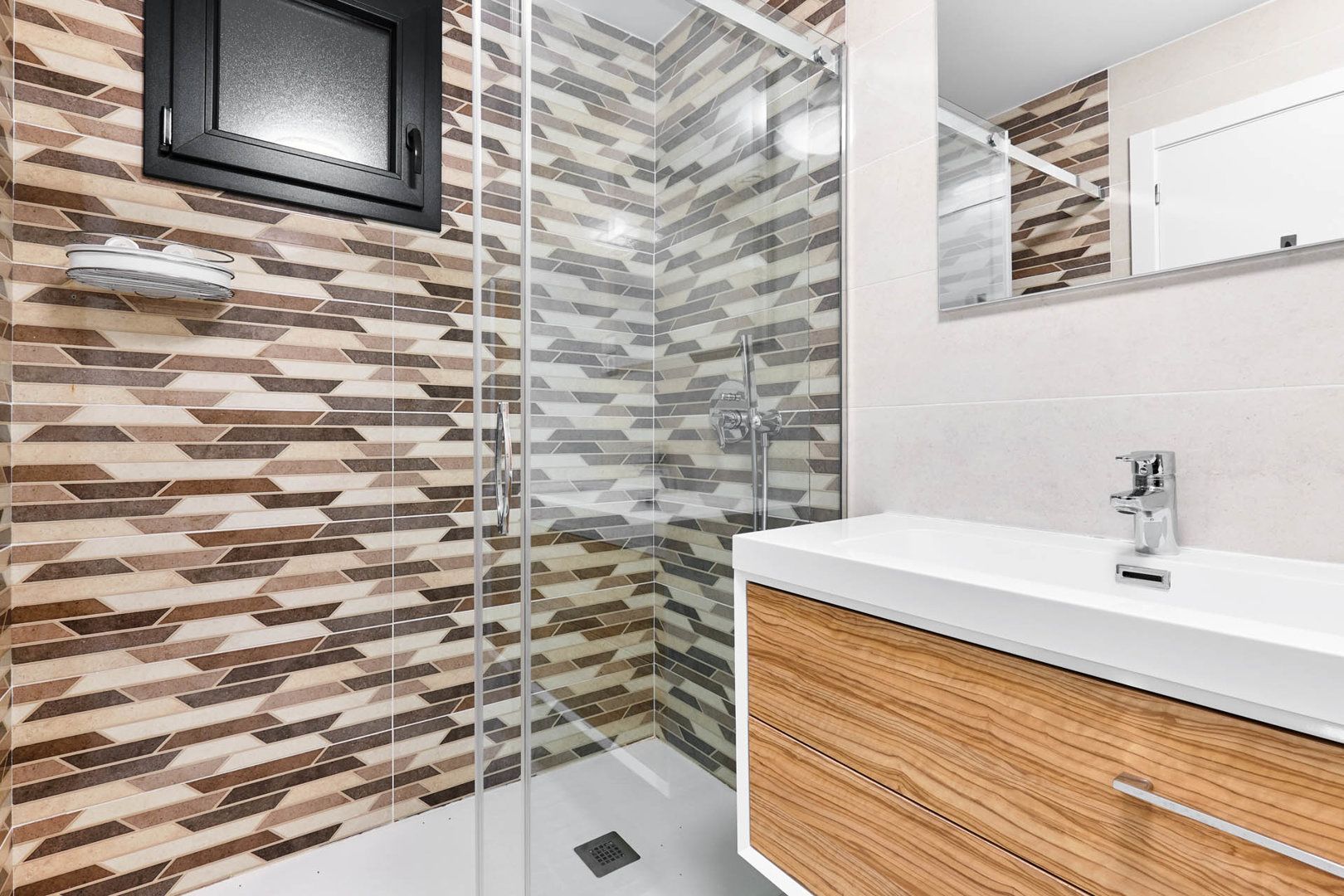 apartment, 2 bedrooms, sea view | bathroom | shower, hair dryer, bathrobes, towels