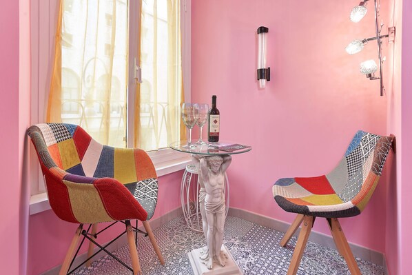 Exclusive Double Room (Casa In Rosa) | Premium bedding, free minibar, in-room safe, individually decorated - S.P.T. Bed & Breakfast (Rome)