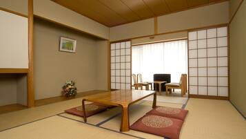 Premium bedding, in-room safe, bed sheets