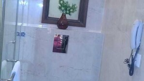 Business Room | Bathroom | Shower, rainfall showerhead, free toiletries, hair dryer - Indiyaah Residency (Gurugram)