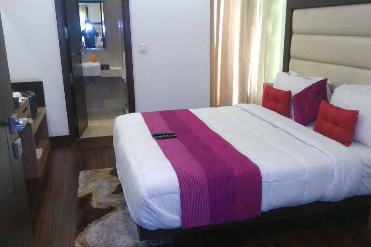 Superior Room | In-room safe, desk, laptop workspace, WiFi (free)