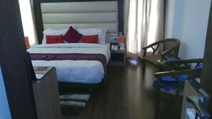 Superior Room | In-room safe, desk, laptop workspace, WiFi (free) - Indiyaah Residency (Gurugram)
