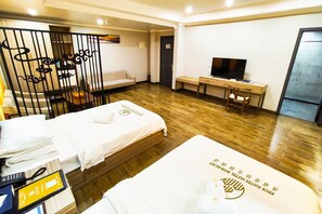Habitación ejecutiva | Minibar, caja fuerte, tabla de planchar con plancha y ropa de cama