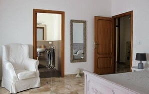 Comfort-Zimmer (Pagina Bianca) | Schreibtisch, Verdunkelungsvorhänge, kostenloses WLAN, Bettwäsche