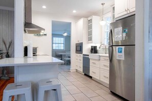 Fridge, microwave, oven, stovetop - Pet Friendly Cottage, One Block to the Sand! (St Simons)