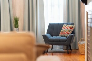 Interior - Pet Friendly Cottage, One Block to the Sand! (St Simons)