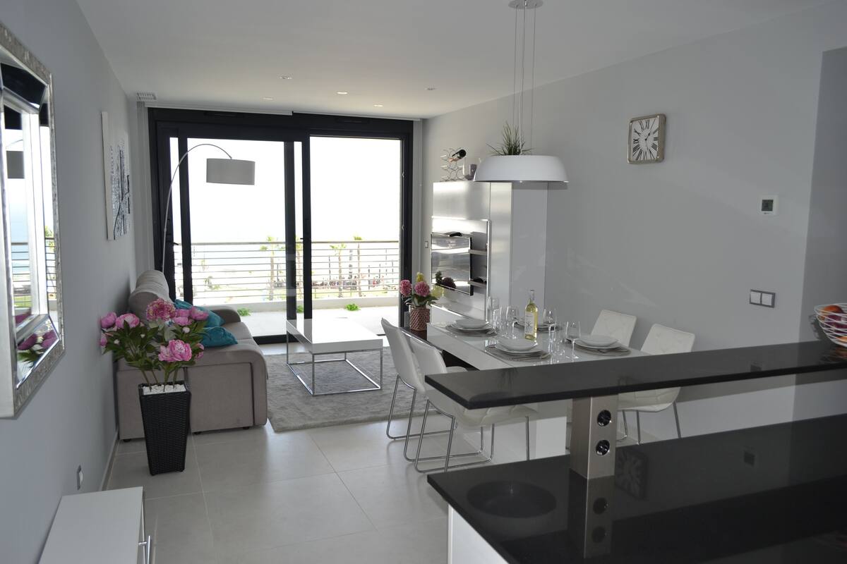 Apartment, 2 Schlafzimmer, Terrasse | Wohnbereich | Flachbildfernseher