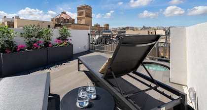 New! Beautiful Art Deco Townhouse 150m to Beach. (Daily Housekeeping incl)