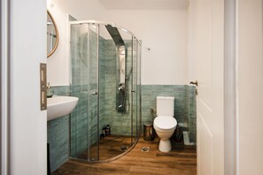 Design-Studio, 1 Doppelbett und Schlafsofa, Nichtraucher, Kühlschrank | Badezimmer | Dusche, Regendusche, Haartrockner, Handtücher
