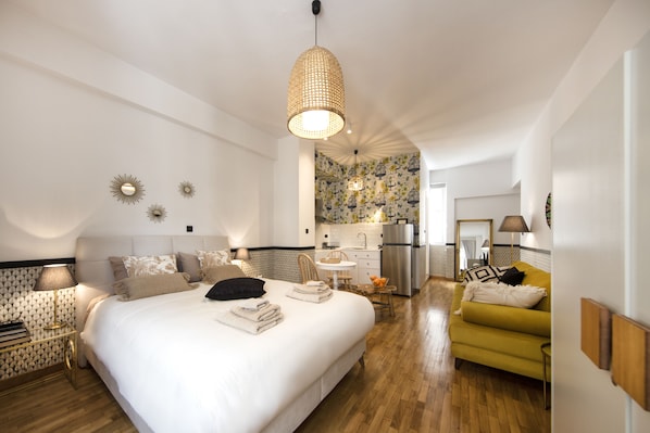 Design-Studio, 1 Doppelbett und Schlafsofa, Nichtraucher, Kühlschrank | Individuell dekoriert, individuell eingerichtet