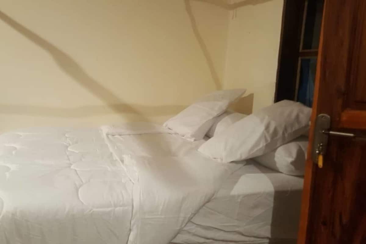 Double Room | Iron/ironing board, free WiFi, bed sheets