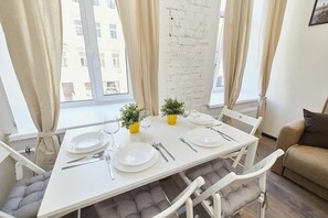 Fridge, microwave, stovetop, cookware/dishes/utensils