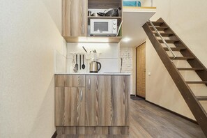 Fridge, microwave, stovetop, cookware/dishes/utensils