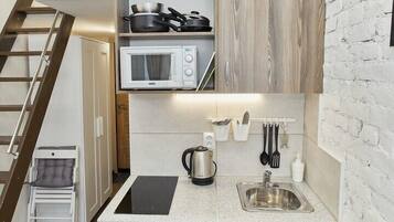 Familienapartment | Eigene Kochnische | Kühlschrank, Mikrowelle, Herdplatte, Kochgeschirr/Geschirr/Besteck