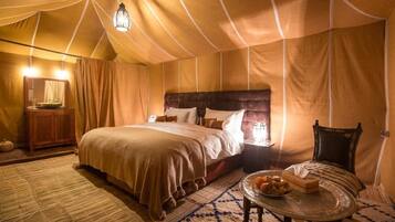 Deluxe-Zelt | Individuell dekoriert, individuell eingerichtet, kostenloses WLAN