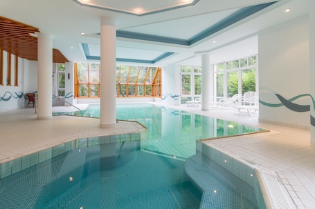 Body treatments, facials, 1 treatment room, manicures and pedicures