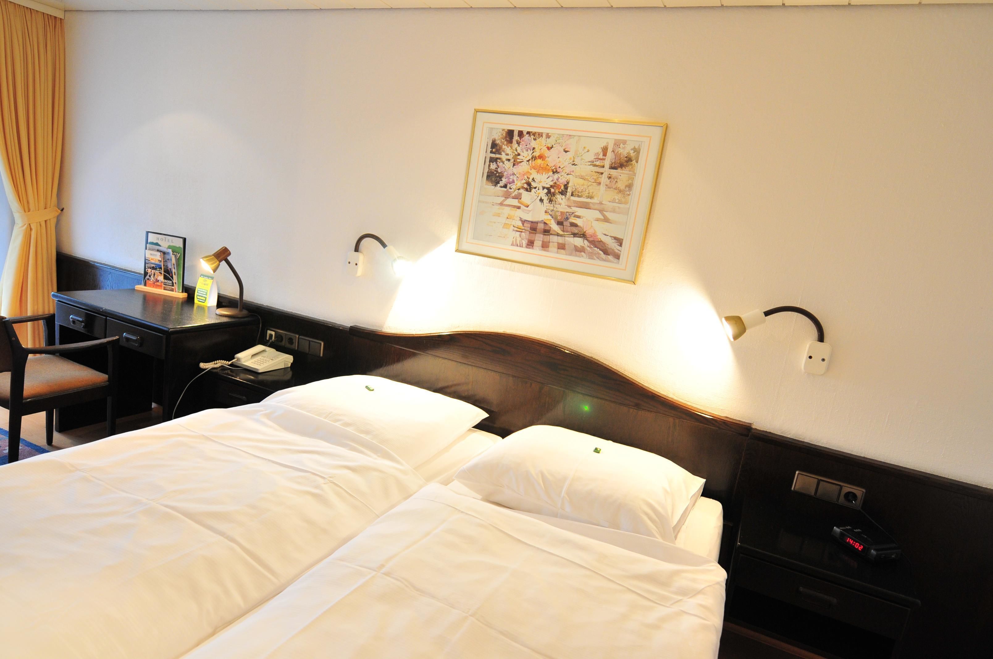 1 bedroom, desk, free wifi, bed sheets