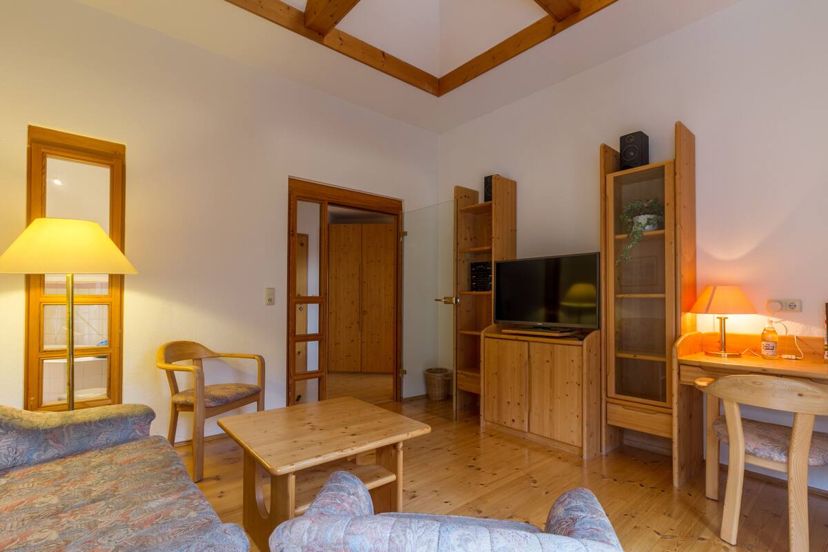 1 bedroom, desk, free wifi, bed sheets