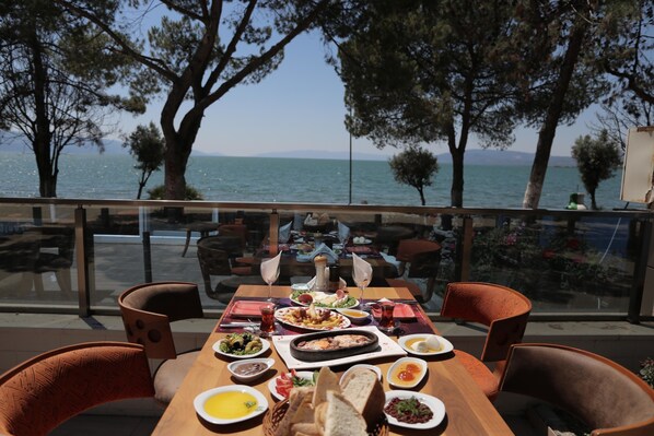 Frühstück und Abendessen