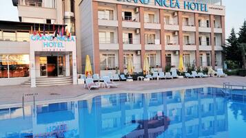 Seasonal outdoor pool