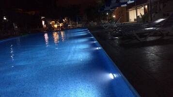 Standard Room, Pool View | Iron/ironing board, free WiFi, bed sheets